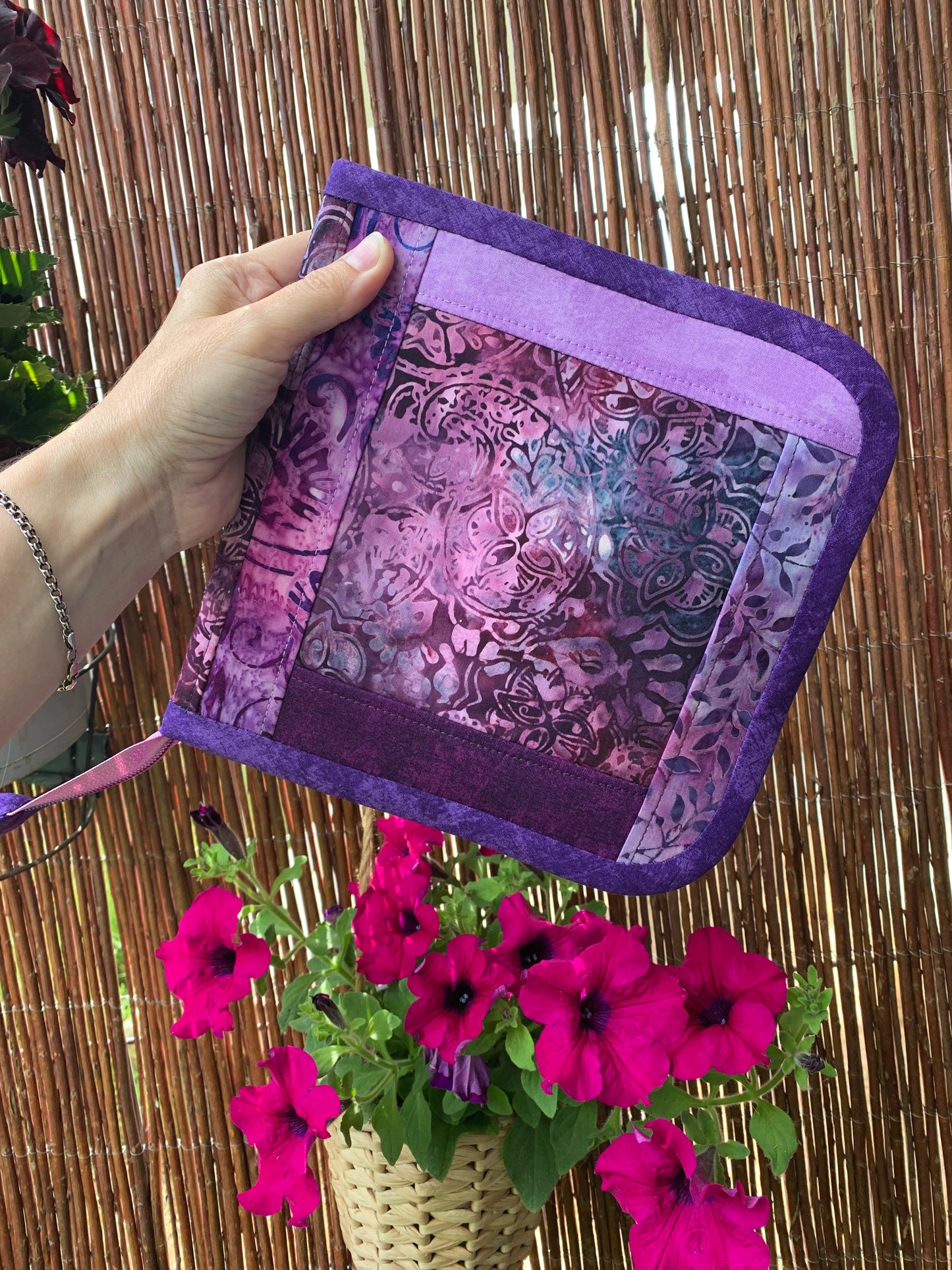 Cross Stitch Project Bag, Zippered Needlework Organizer for Q-Snap 8 inches and Hoops, Handmade Craft Travel Case with Multiple Pockets