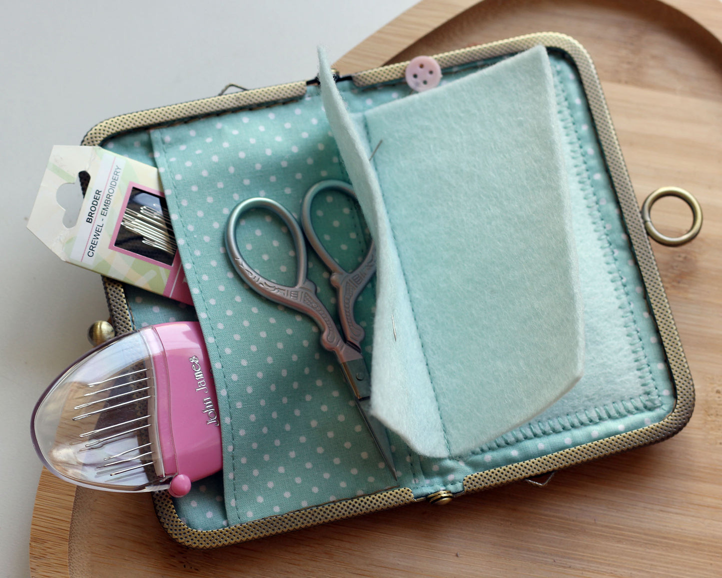 Handmade Kiss Lock Needle Book Sewing Organizer