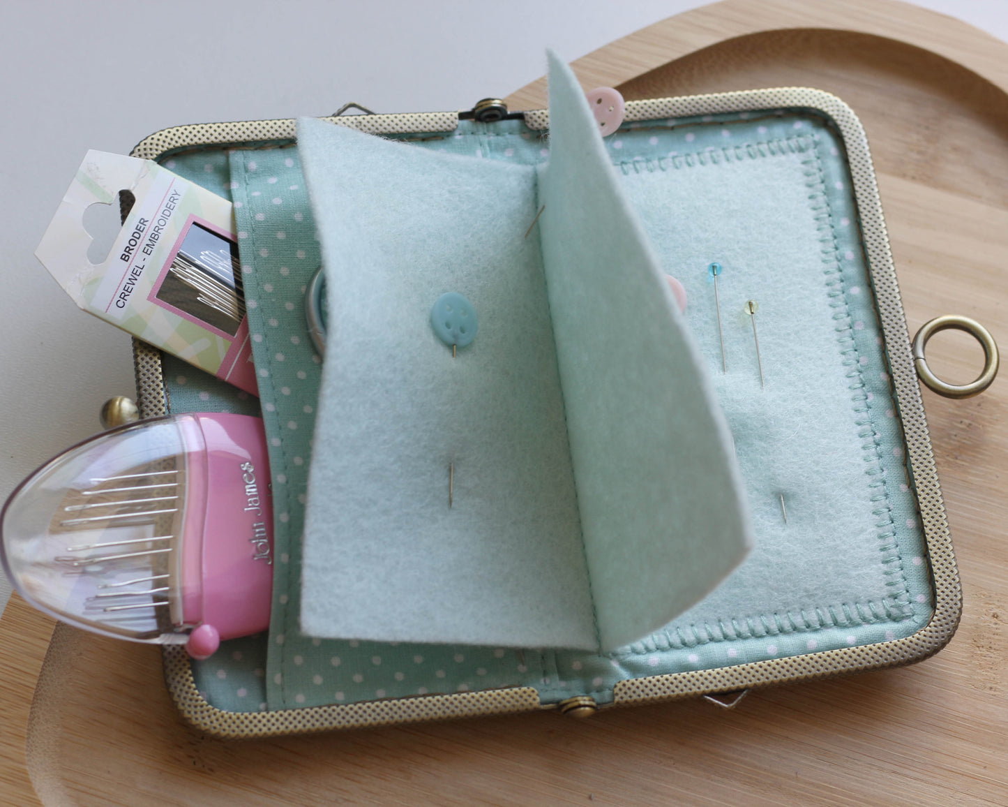 Handmade Kiss Lock Needle Book Sewing Organizer