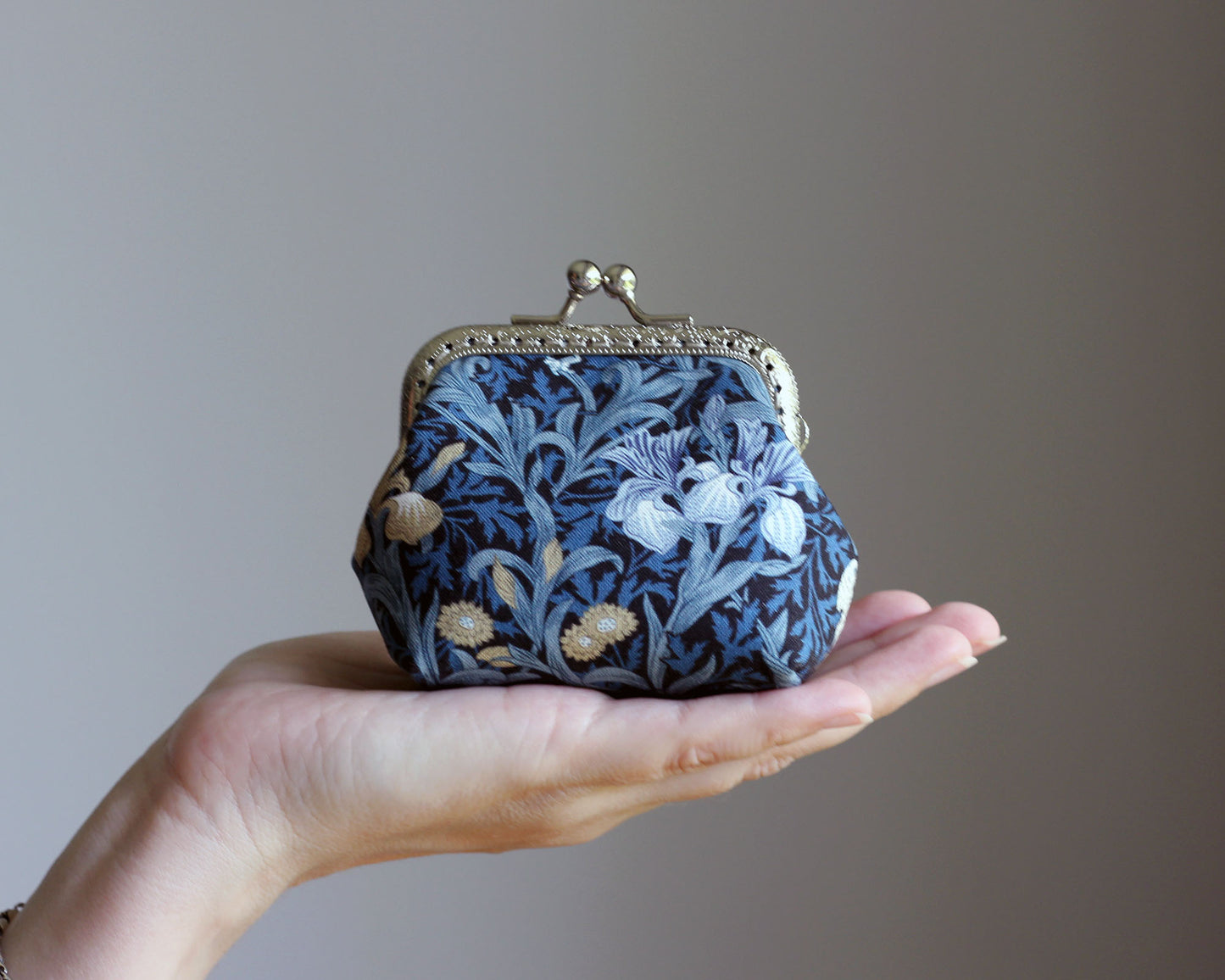 William Morris Thimble Holder & Craft Notions Pouch