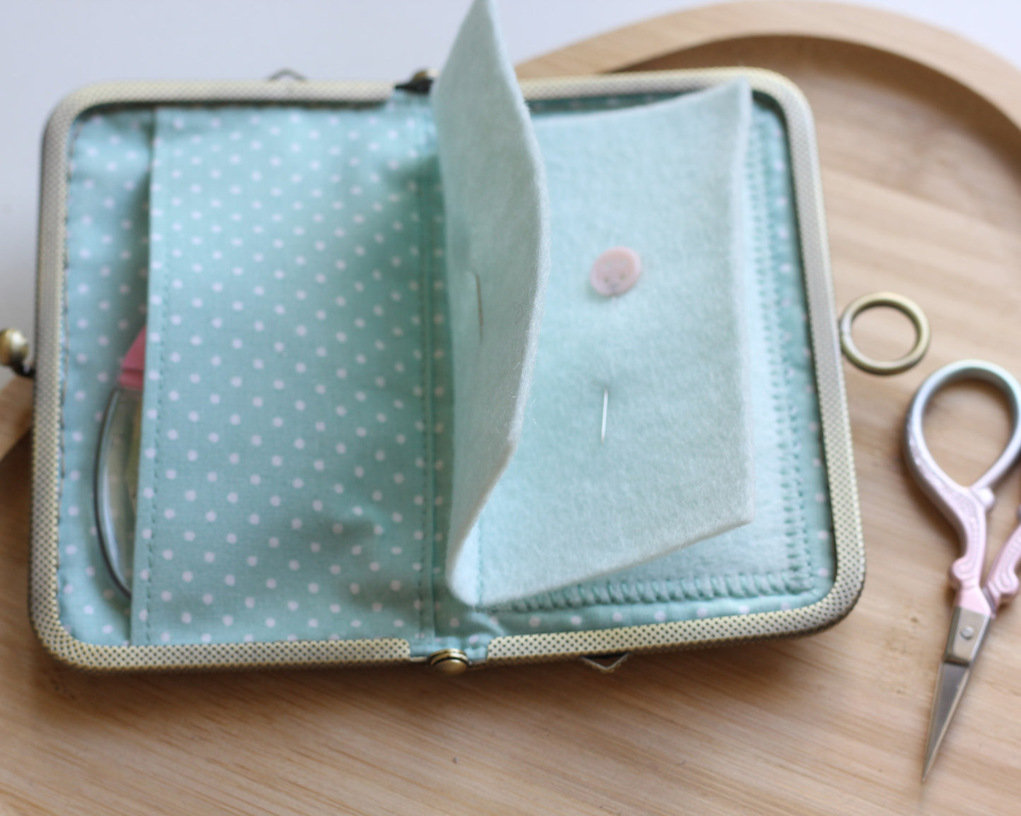 Handmade Kiss Lock Needle Book Sewing Organizer