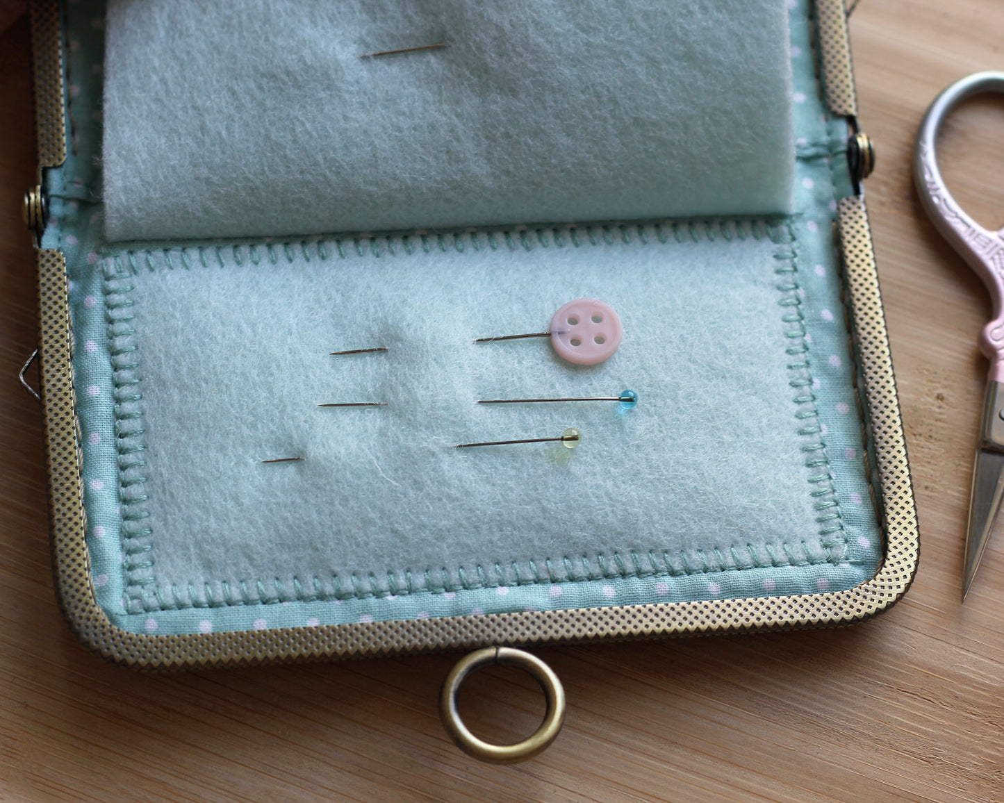 Handmade Kiss Lock Needle Book Sewing Organizer