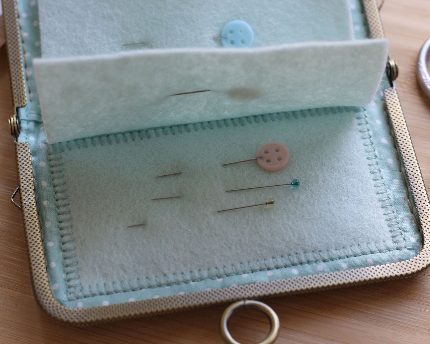 Handmade Kiss Lock Needle Book Sewing Organizer