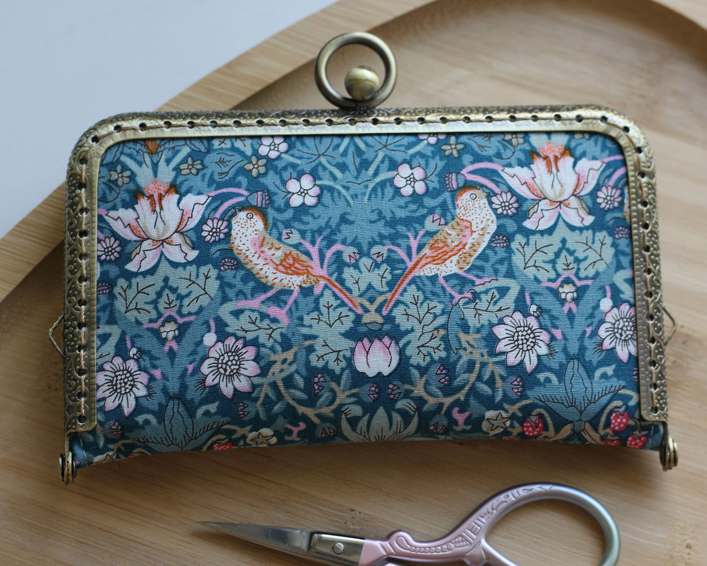Handmade Kiss Lock Needle Book Sewing Organizer