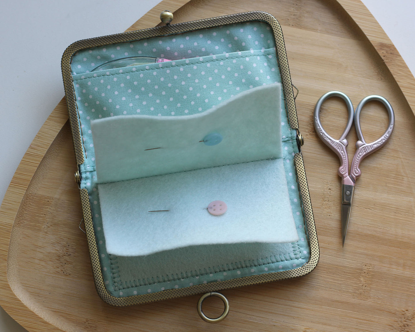 Handmade Kiss Lock Needle Book Sewing Organizer