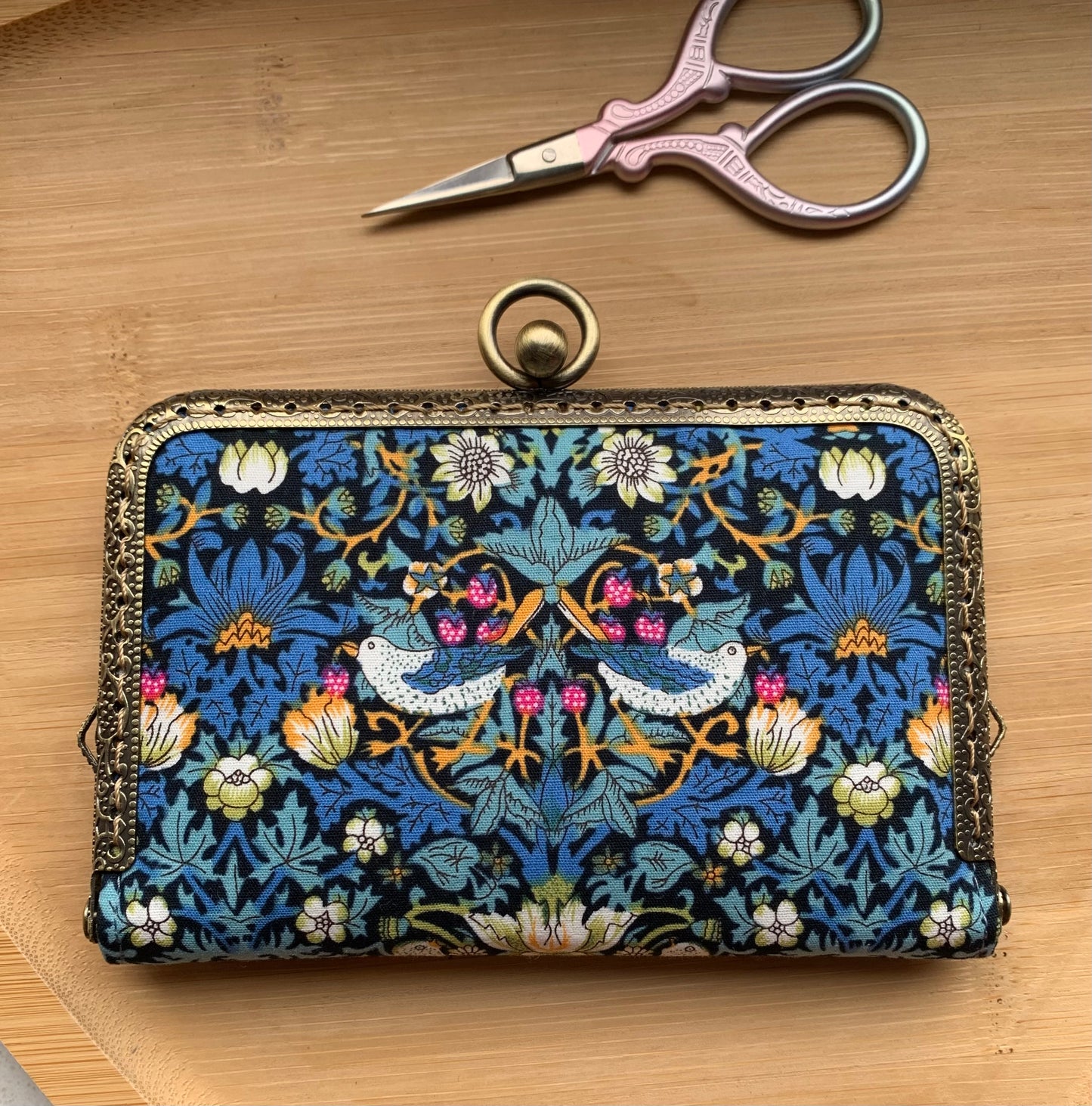 Handmade Kiss Lock Needle Book Sewing Organizer
