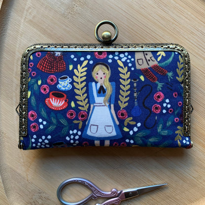 Handmade Kiss Lock Needle Book Sewing Organizer