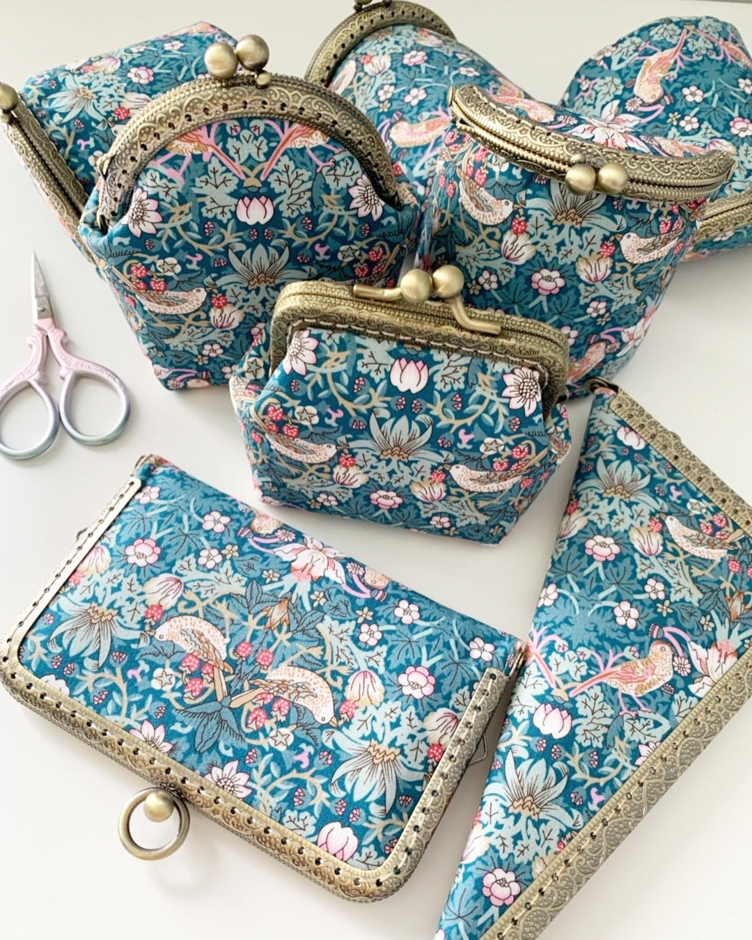 Handmade Kiss Lock Needle Book Sewing Organizer