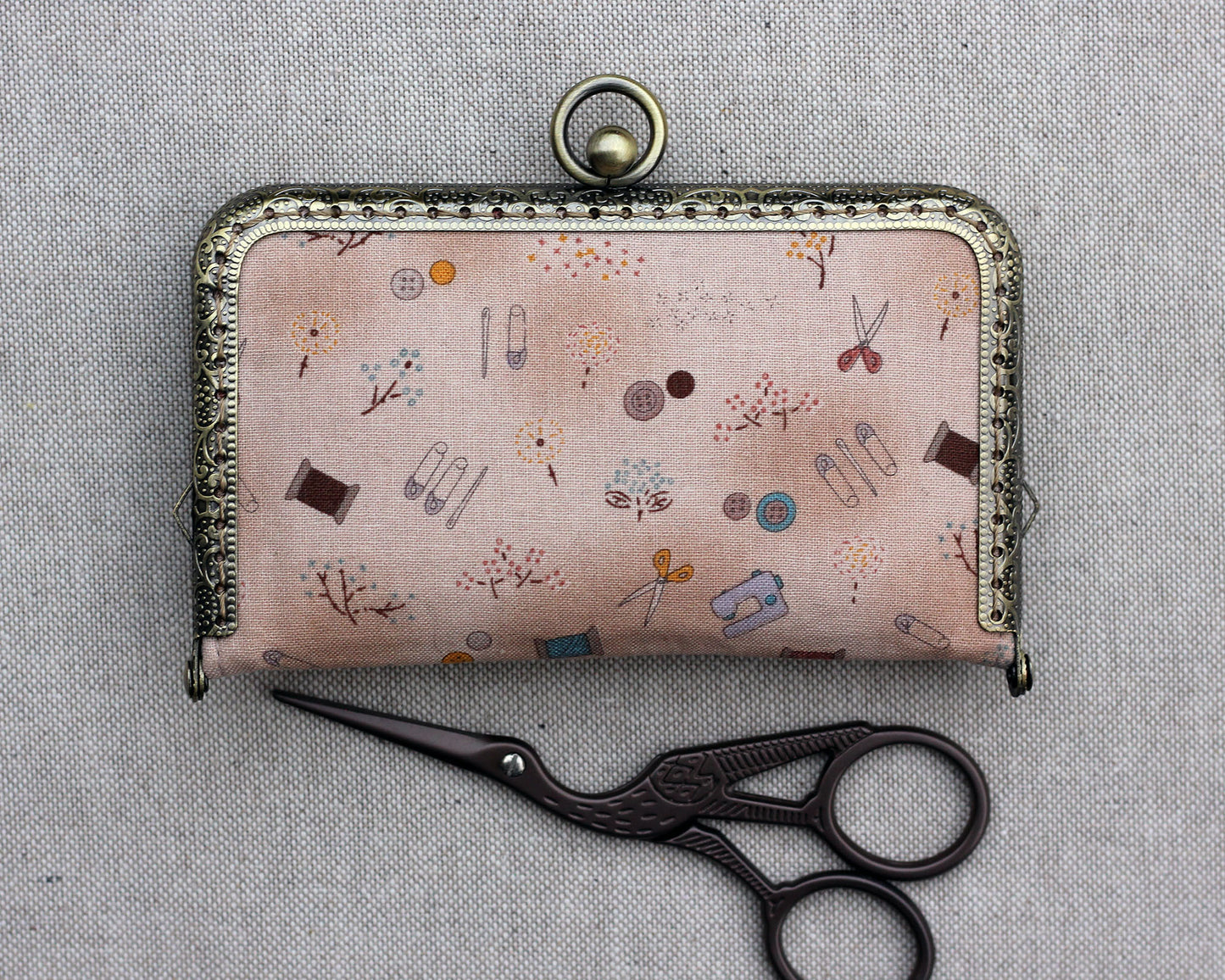 Handmade Kiss Lock Needle Book Sewing Organizer