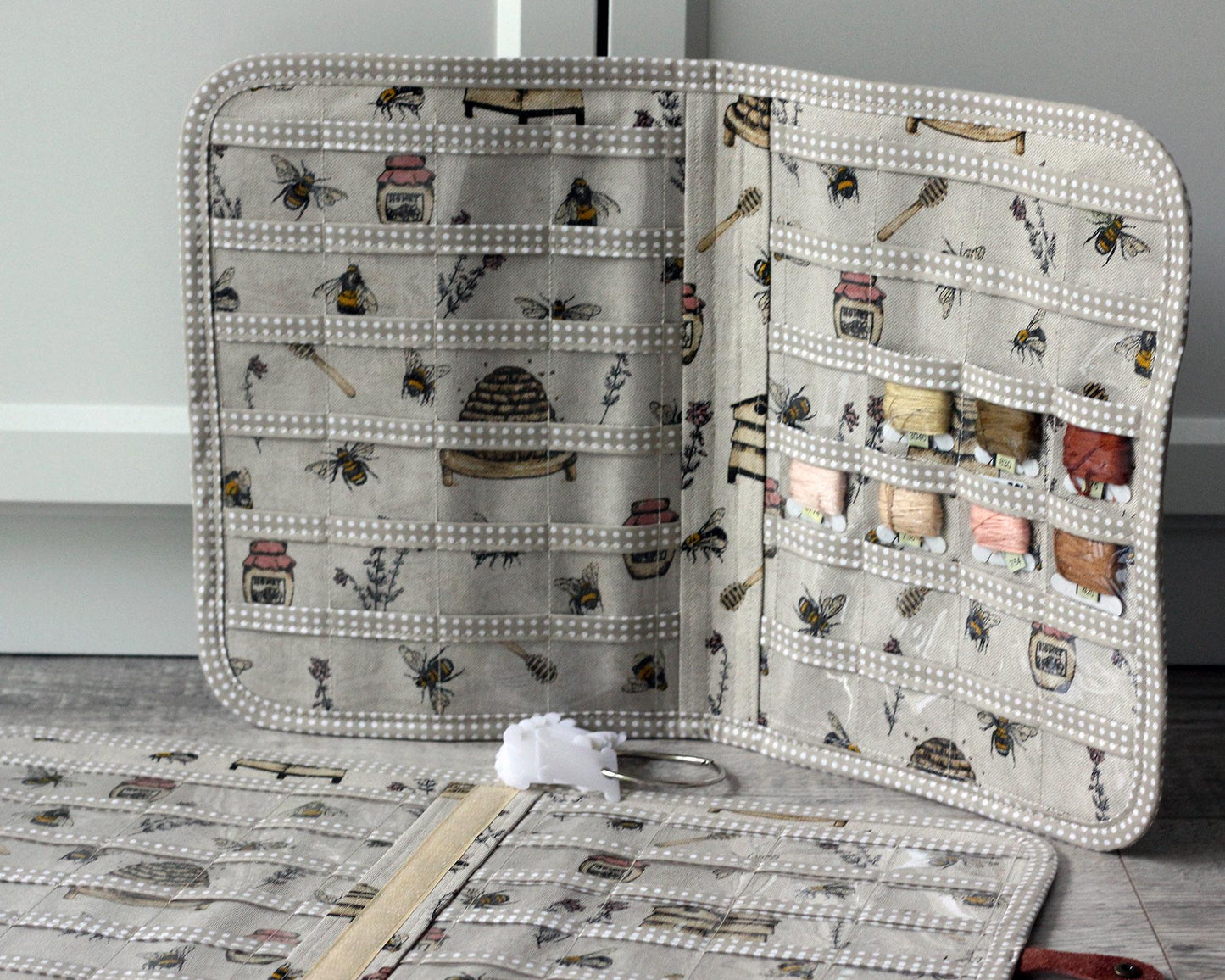 Embroidery Floss Bobbin Portfolio – Thread Storage Binder for Cross Stitch & Embroidery