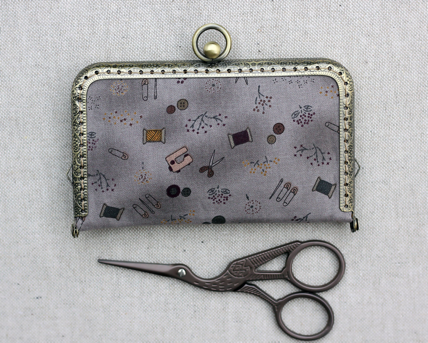 Handmade Kiss Lock Needle Book Sewing Organizer