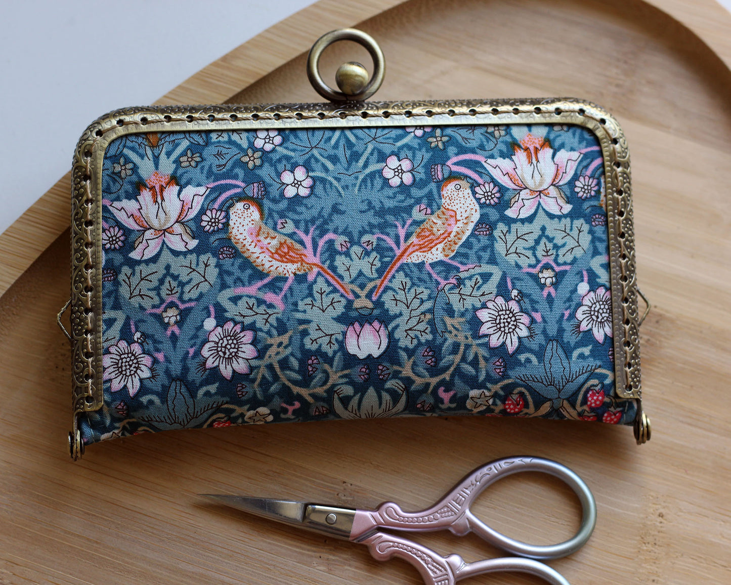 Handmade Kiss Lock Needle Book Sewing Organizer